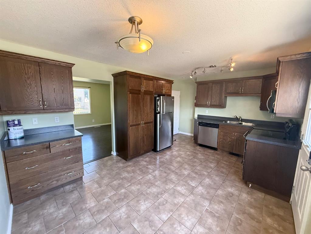 Fifth View of 65, 114 HARDISTY Avenue , Hardisty, Hinton, Alberta, T7V1B5