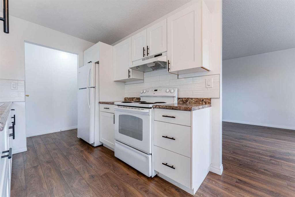 Fourth View of 2906 Doverville Crescent SE, Dover, Calgary, Alberta, T2B 1T0