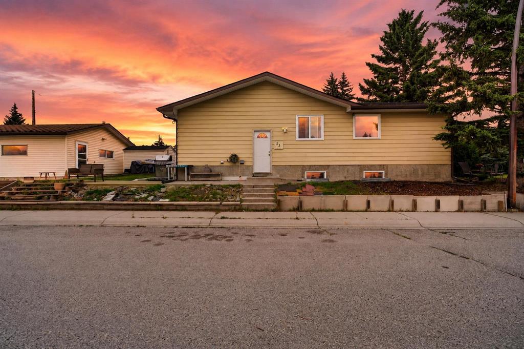 53 Queen Isabella Close SE, A2337468, Alberta,