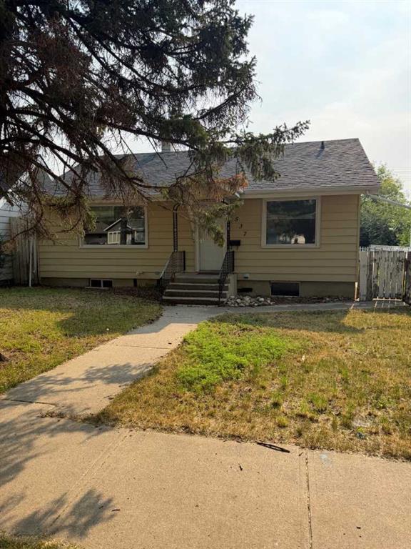 Main View of 537 12C Street N, Senator Buchanan, Lethbridge, Alberta, T1H 2N4