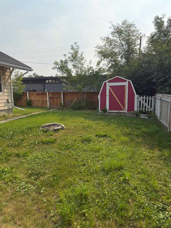 Fourth View of 537 12C Street N, Senator Buchanan, Lethbridge, Alberta, T1H 2N4