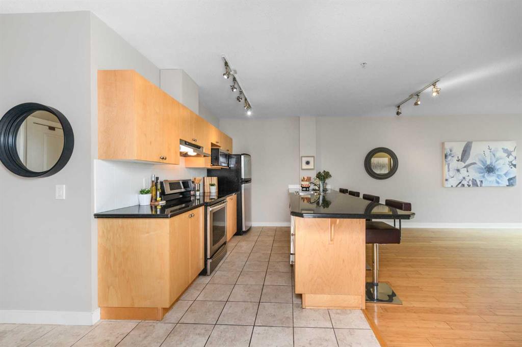 Fifth View of 310, 328 21 Avenue SW, Mission, Calgary, Alberta, T2S 0G8