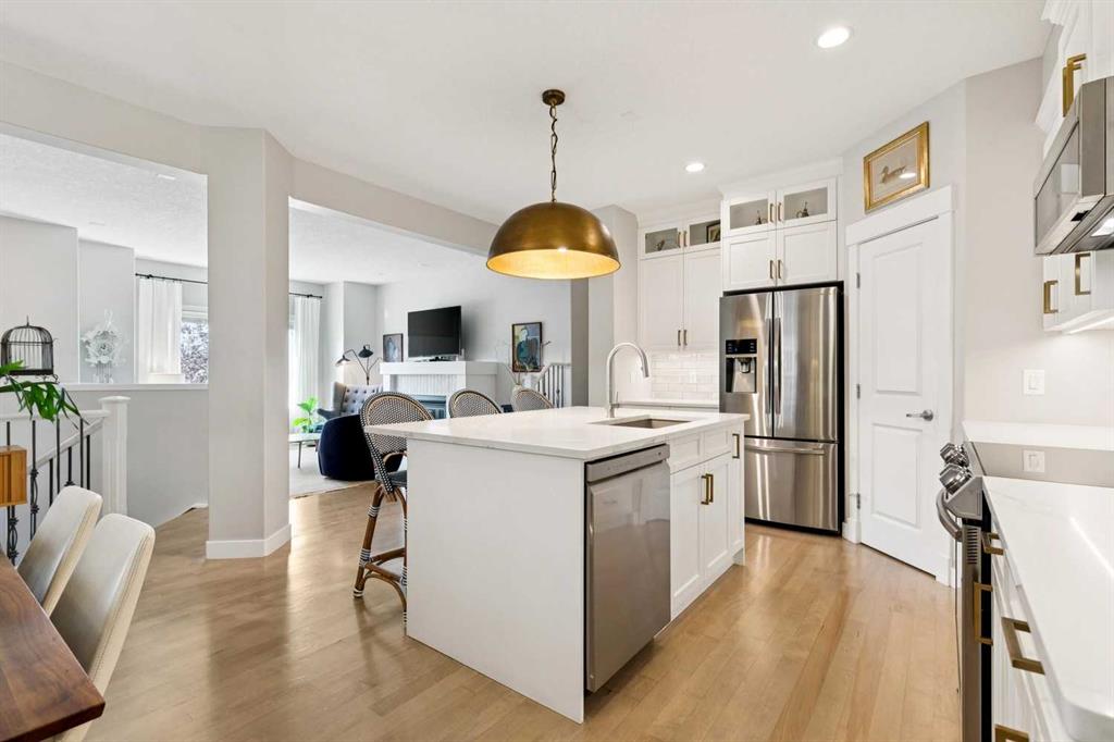 Fifth View of 9062 14 Avenue SW, Aspen Woods, Calgary, Alberta, T3H4A5