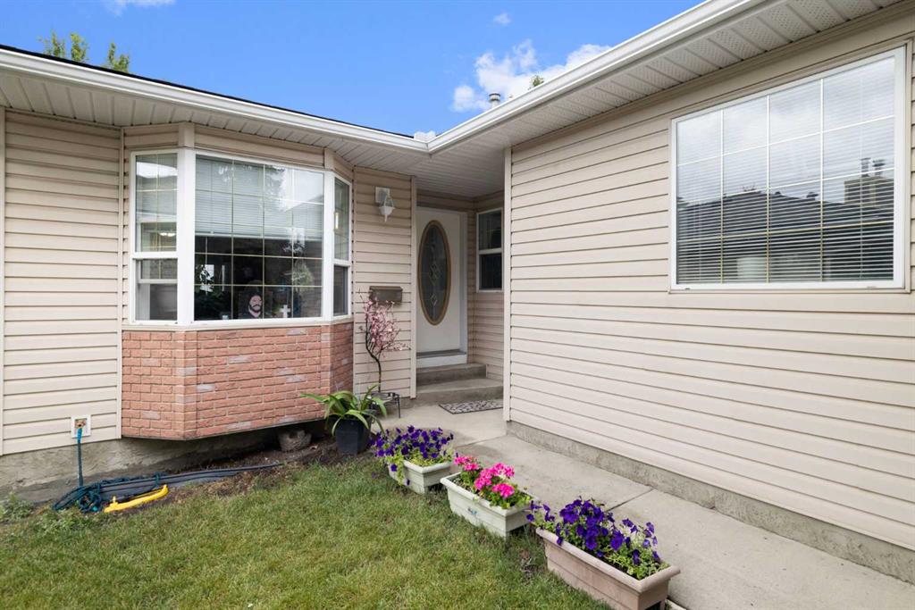 Third View of 100 Dovista Court SE, Dover, Calgary, Alberta, T2B 3P4