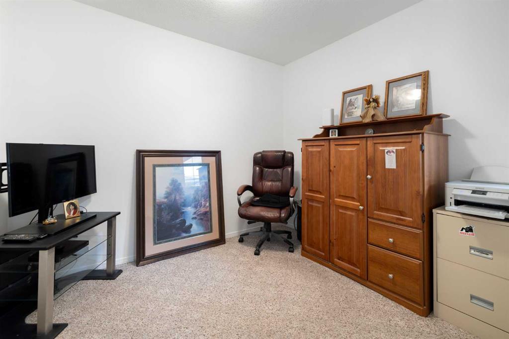 Fifth View of 100 Dovista Court SE, Dover, Calgary, Alberta, T2B 3P4