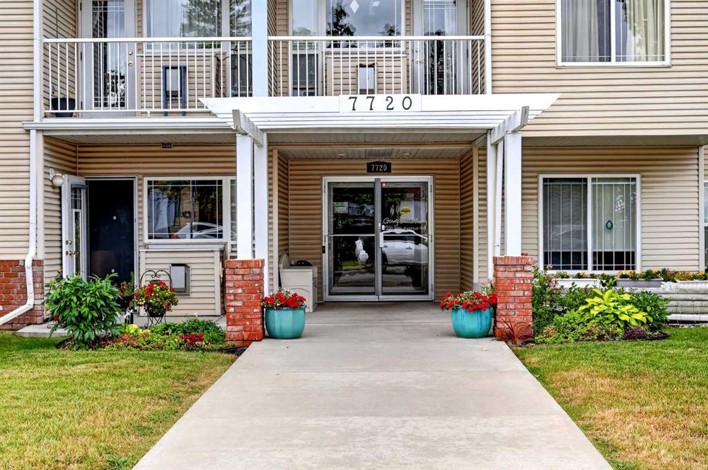 Third View of 7, 7720 39 Avenue NW, Bowness, Calgary, Alberta, T3B 1X3