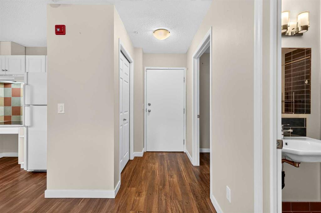 Fourth View of 7, 7720 39 Avenue NW, Bowness, Calgary, Alberta, T3B 1X3
