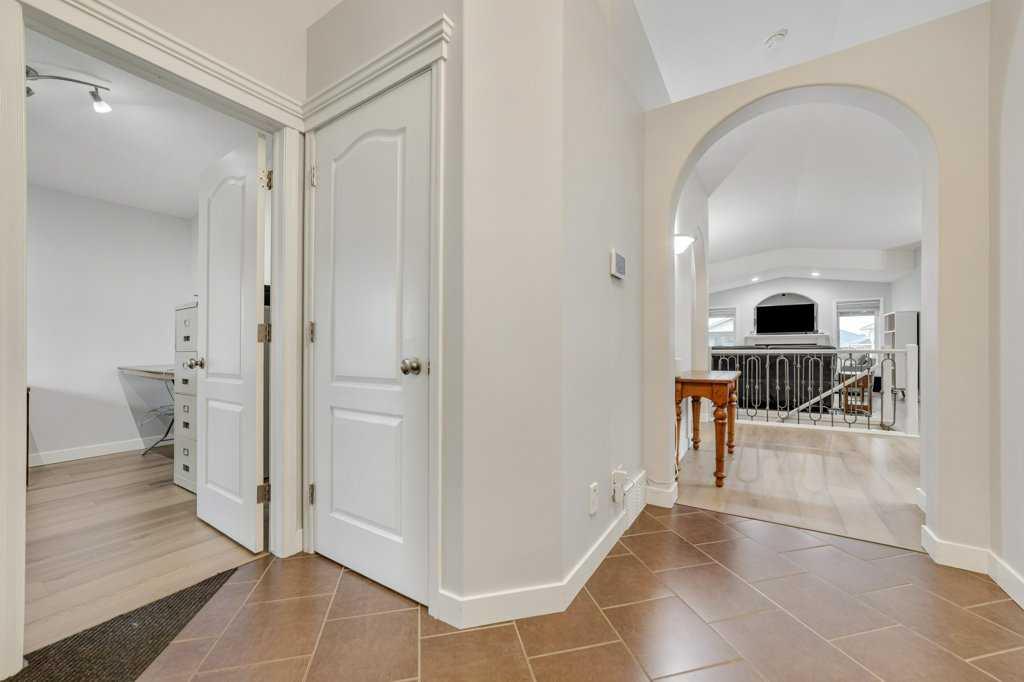 Fifth View of 236 Southgate Boulevard S, Southgate, Lethbridge, Alberta, T1K 5C3