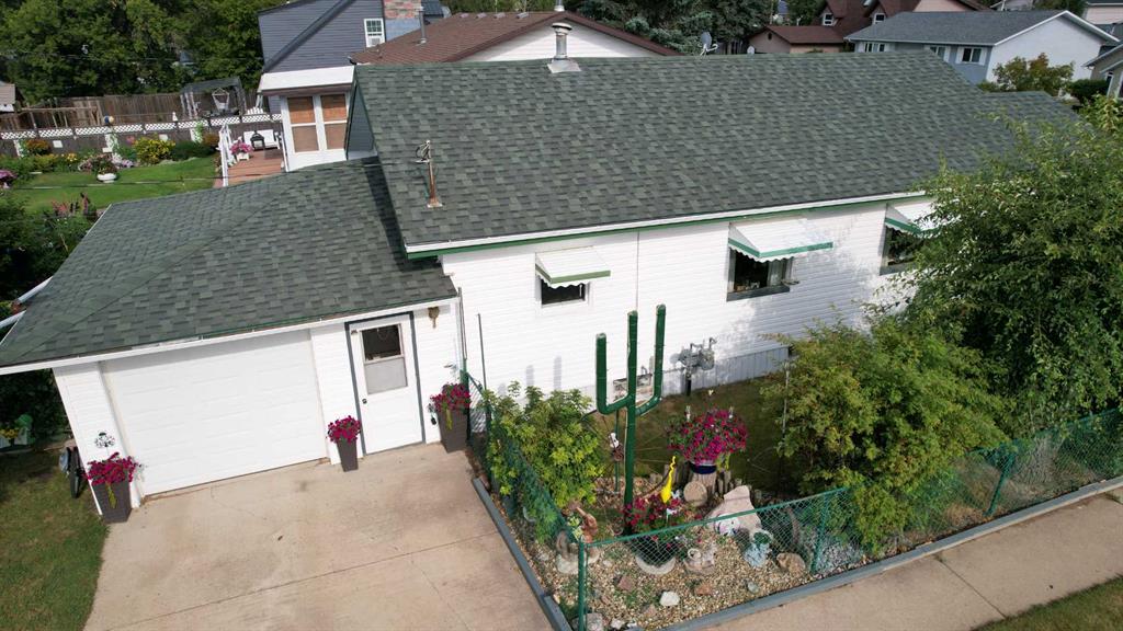220 6 Avenue W, A2337685, Alberta,