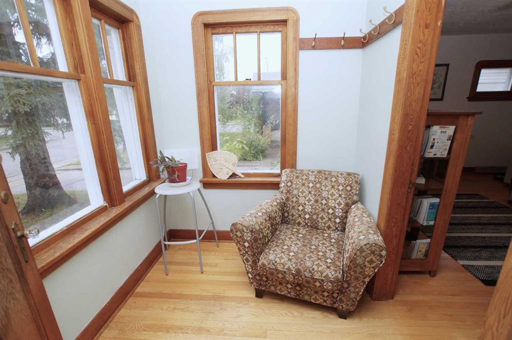 Third View of 1536 23 Avenue NW, Capitol Hill, Calgary, Alberta, T2M 1V1