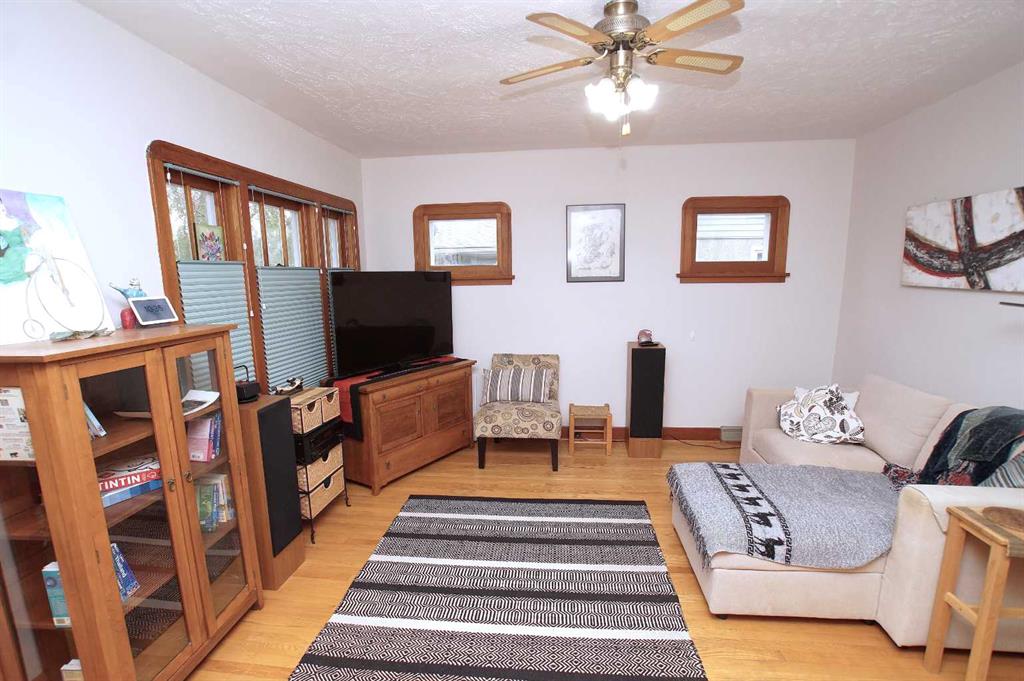 Fourth View of 1536 23 Avenue NW, Capitol Hill, Calgary, Alberta, T2M 1V1