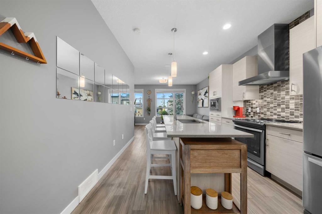 Third View of 110, 129 23 Avenue NE, Tuxedo Park, Calgary, Alberta, T2E 1V6