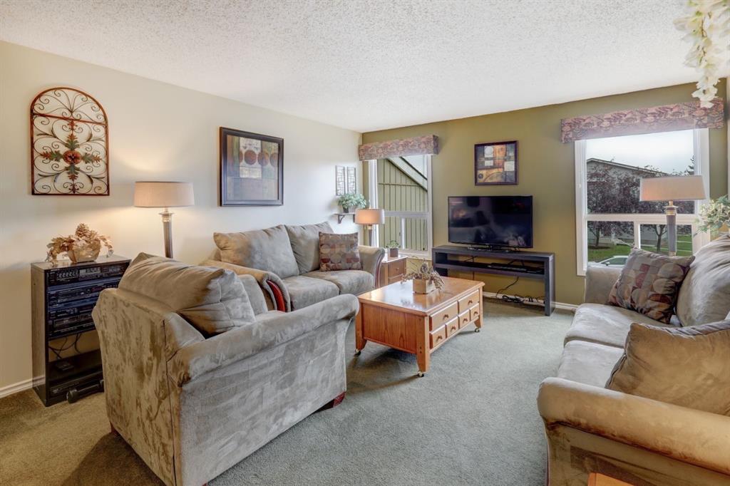 Fifth View of 4325 58 Street NE, Temple, Calgary, Alberta, T1Y 4G2