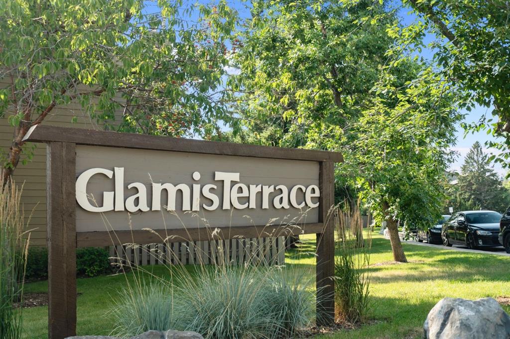 Third View of 140 Glamis Terrace SW, Glamorgan, Calgary, Alberta, T3E 6V3