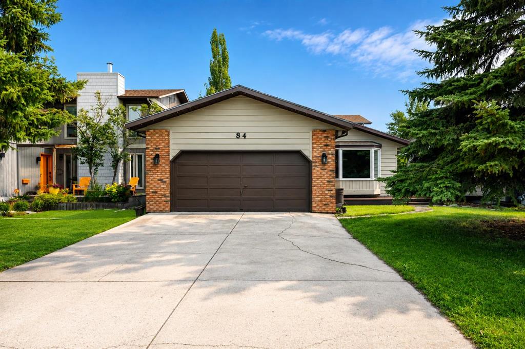 MLS® listing #115031396 for sale located at 84 Deermoss Crescent SE