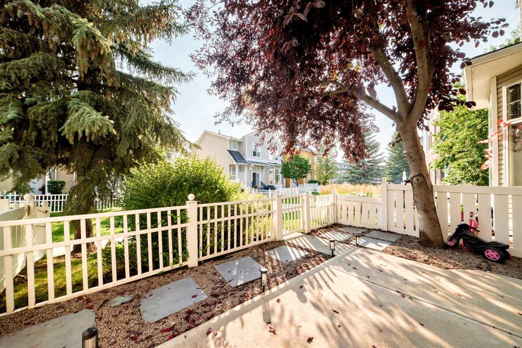 Fifth View of 252 McKenzie Towne Link SE, McKenzie Towne, Calgary, Alberta, T2Z4G3