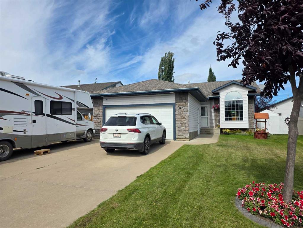 37 Pinnacle Crescent , A2338298, Alberta,