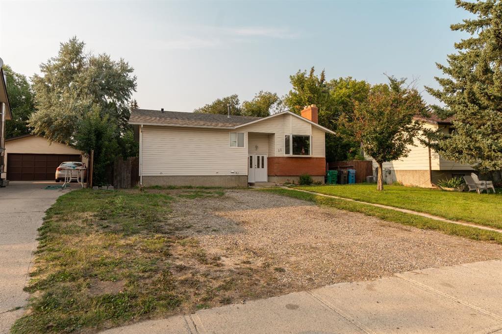 Second View of 11 Rutgers Crescent W, Varsity Village, Lethbridge, Alberta, T1K4S9
