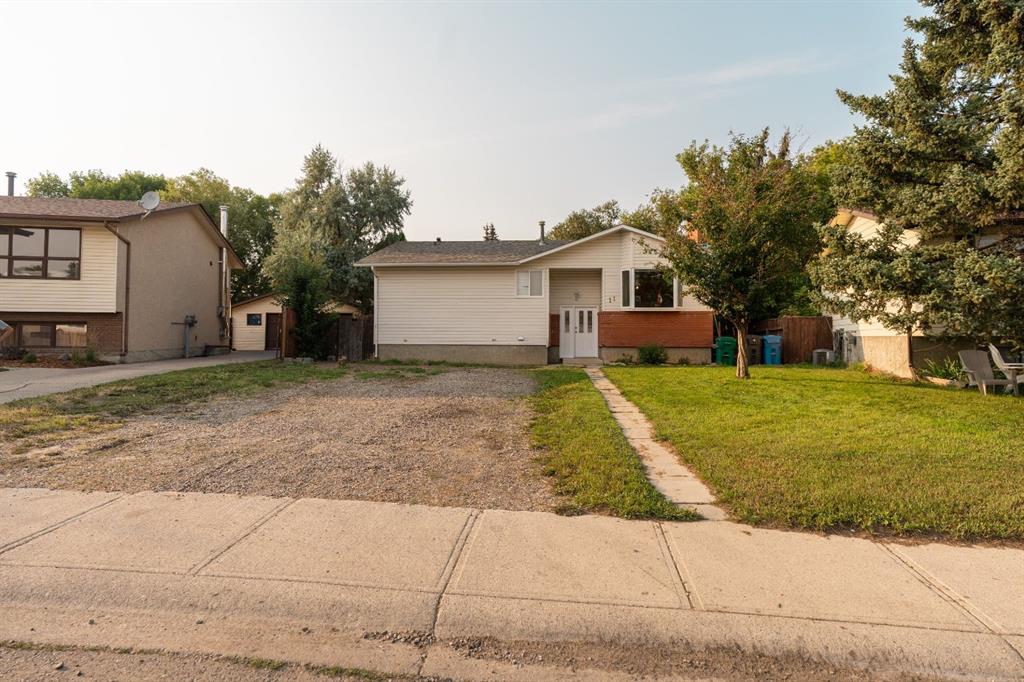 Third View of 11 Rutgers Crescent W, Varsity Village, Lethbridge, Alberta, T1K4S9