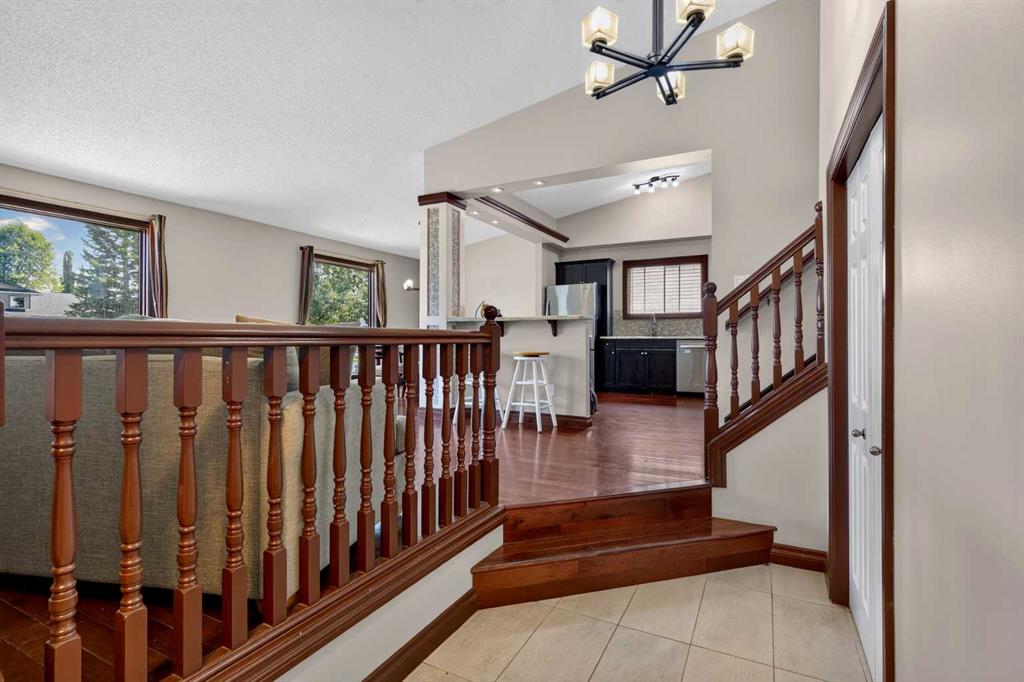 Fourth View of 196 Suncrest Way SE, Sundance, Calgary, Alberta, T2X 1W4