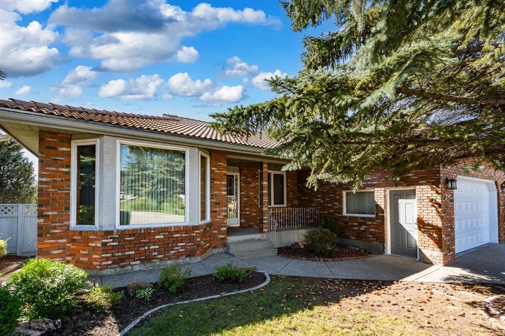 37 Edgeview Road NW, A2338584, Alberta,