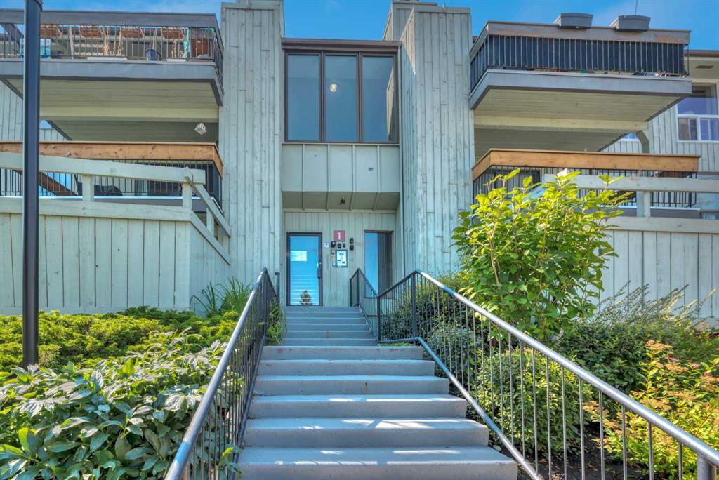 Third View of 111, 10120 Brookpark Boulevard SW, Braeside, Calgary, Alberta, T2W 3G3