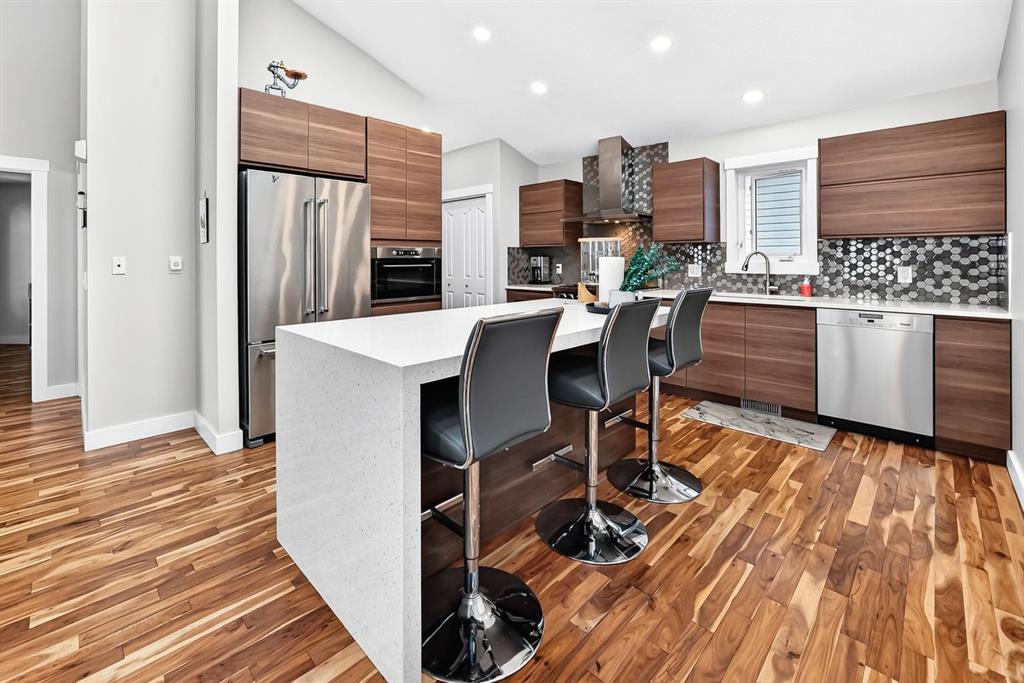 Fifth View of 13 Cresthaven Way SW, Crestmont, Calgary, Alberta, T3B 5X8
