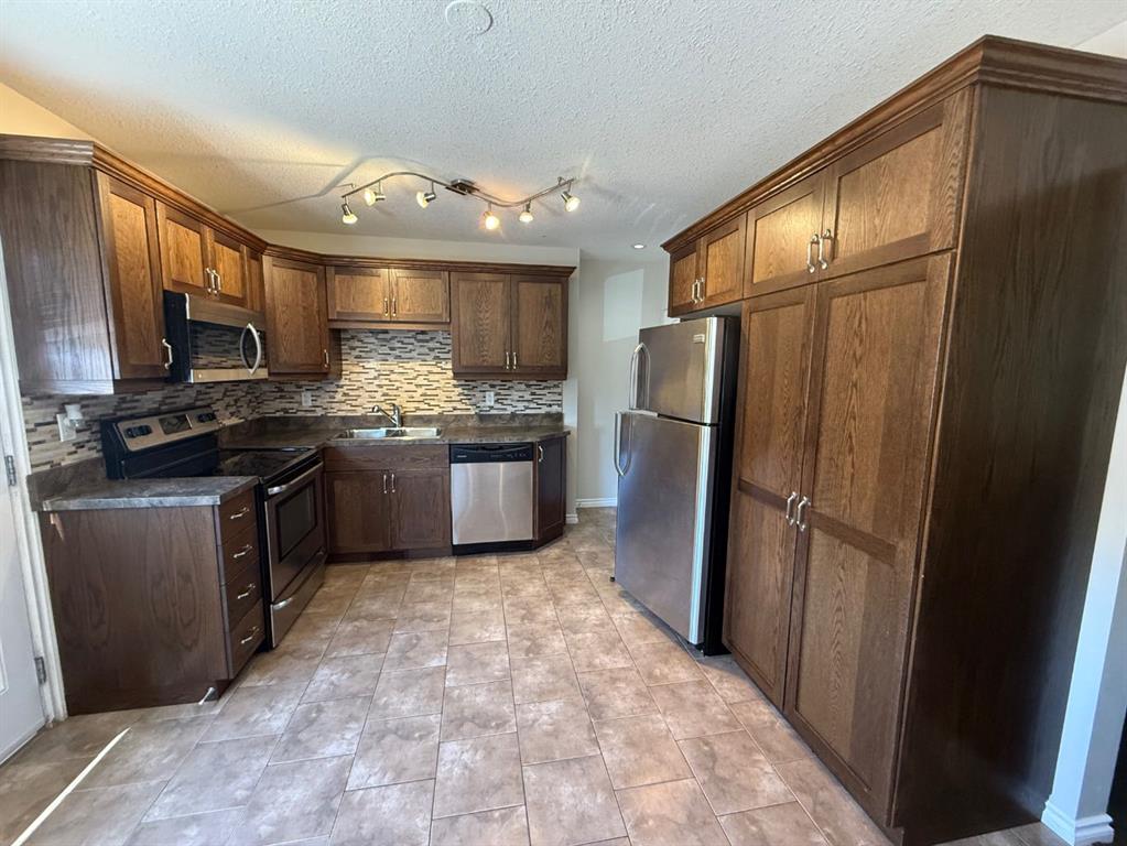 Fourth View of 62, 114 HARDISTY Avenue , Hardisty, Hinton, Alberta, T7V1B5