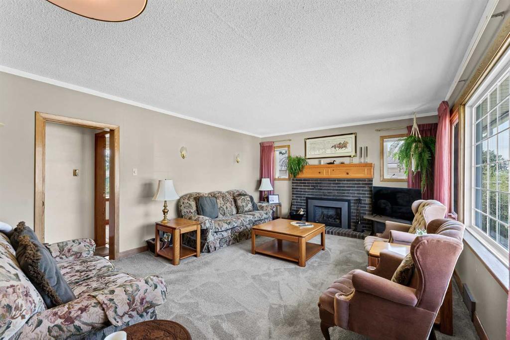 Fourth View of 353 3 Street SW, SW Hill, Medicine Hat, Alberta, T1A4C7
