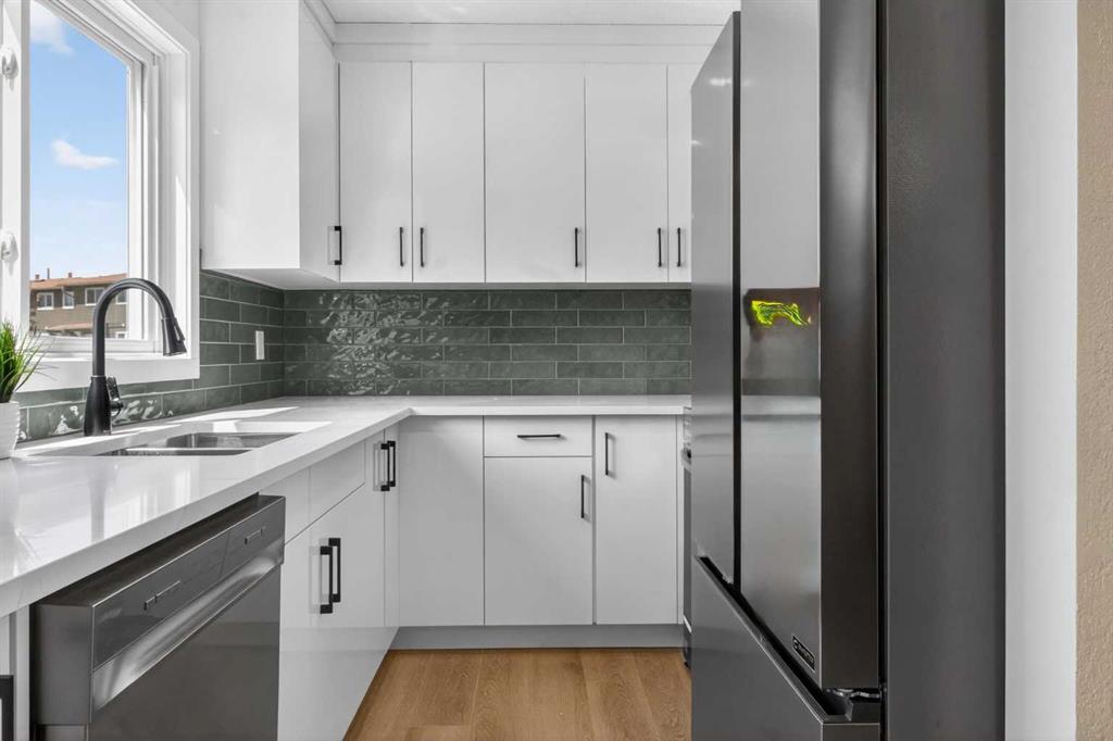 Fourth View of 306, 5340 17 Avenue SW, Westgate, Calgary, Alberta, T3E 6M3