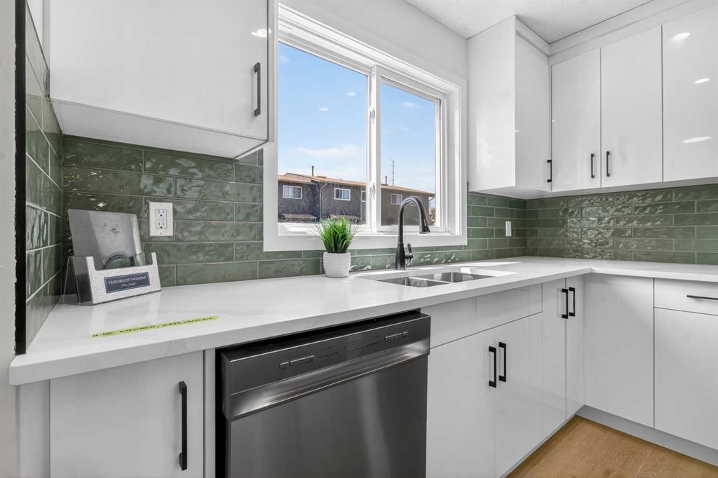 Fifth View of 306, 5340 17 Avenue SW, Westgate, Calgary, Alberta, T3E 6M3