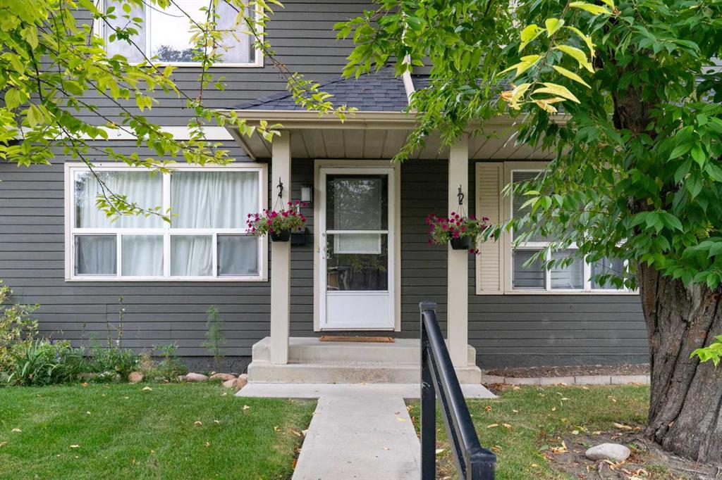 Fifth View of 321 Queenston Heights SE, Queensland, Calgary, Alberta, T2J6N8