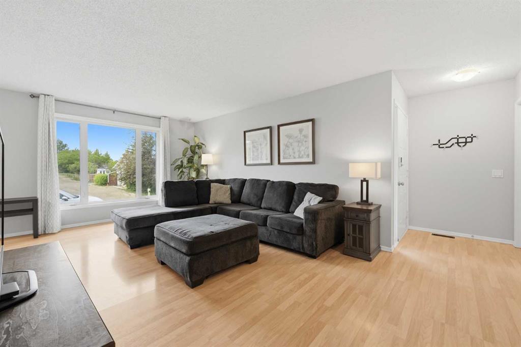 Fourth View of 32 Beddington Rise NE, Beddington Heights, Calgary, Alberta, T3K 1N2