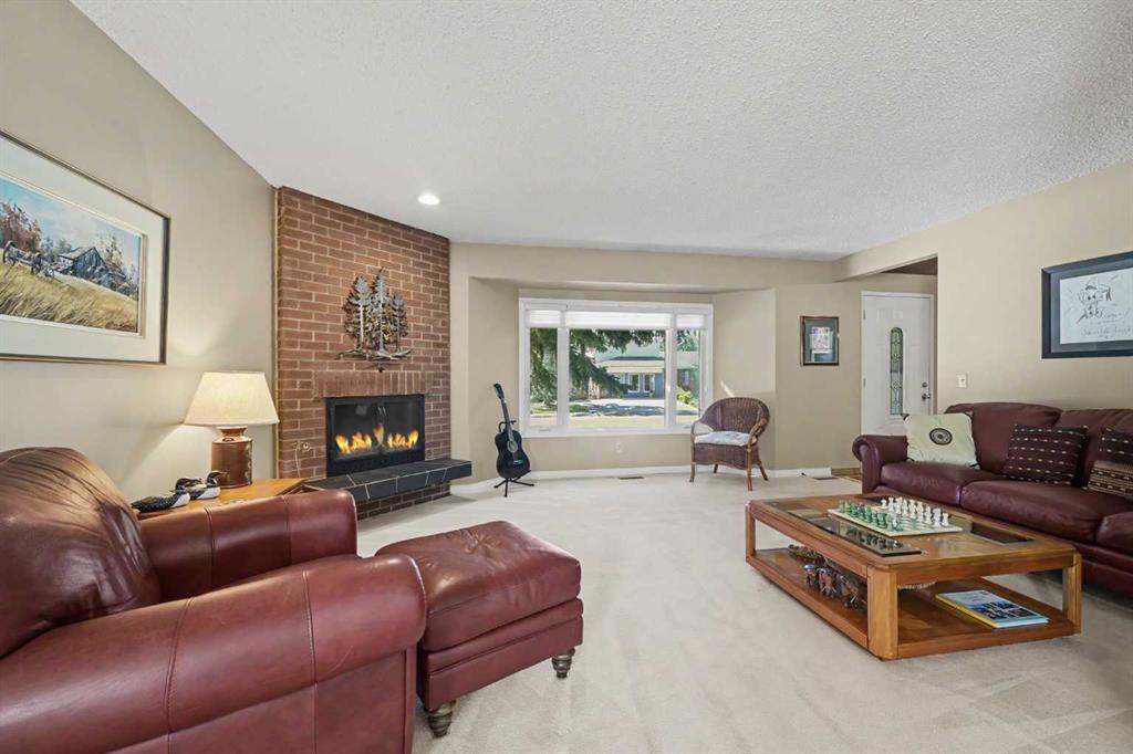 Fifth View of 231 Cedarille Green SW, Cedarbrae, Calgary, Alberta, T2W 2H3