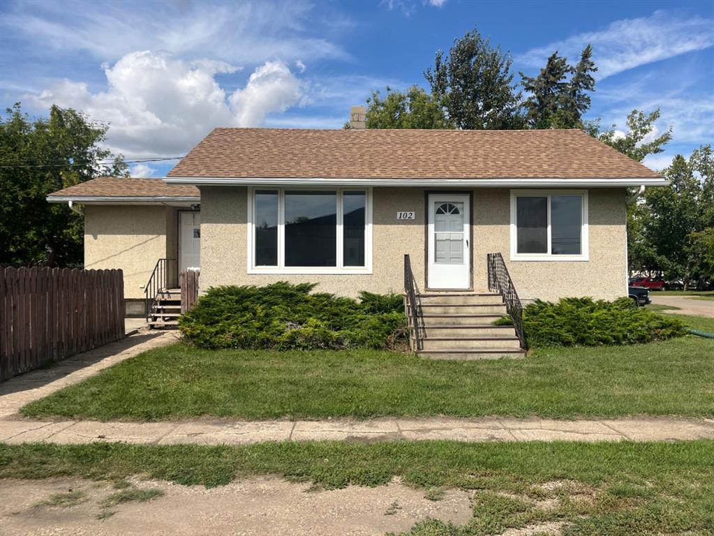 102 3 Street E, A2338778, Saskatchewan,
