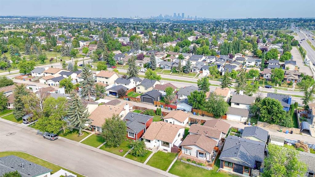 Third View of 40 River Valley Crescent SE, Riverbend, Calgary, Alberta, T2C 3J8