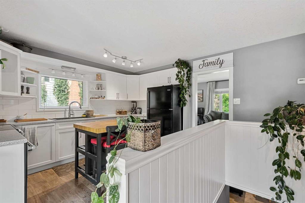 Fifth View of 909 6 Street SW, Southwest Central High River, High River, Alberta, T1V 1B3