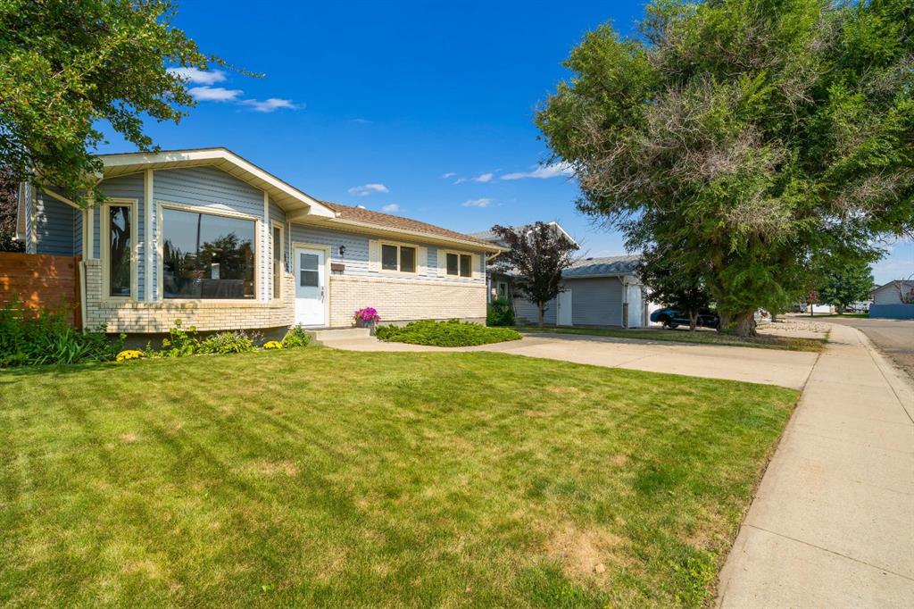 Third View of 12 Swan Way SE, SE Southridge, Medicine Hat, Alberta, T1B 4A7
