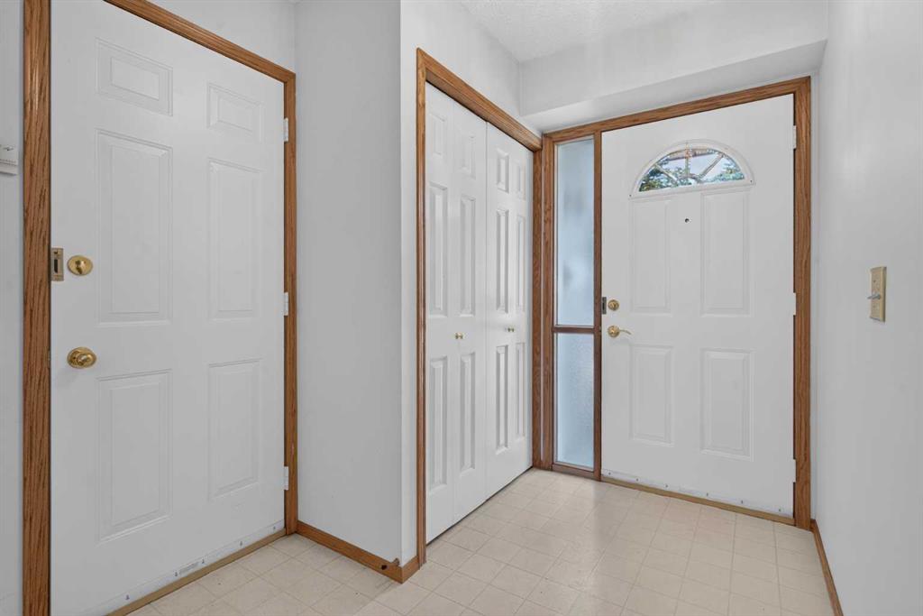 Fifth View of 52 Glenbrook Villas SW, Glenbrook, Calgary, Alberta, T3E 7E8