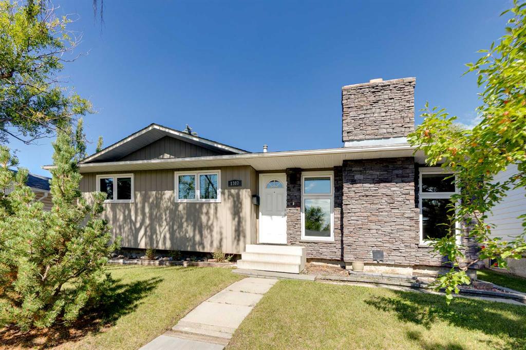 Third View of 1307 56 Avenue NW, North Haven Upper, Calgary, Alberta, T2K 5M2