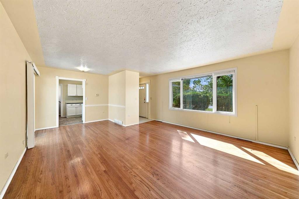 Fifth View of 4216 37 Street , Mountview, Red Deer, Alberta, T4N 0T7