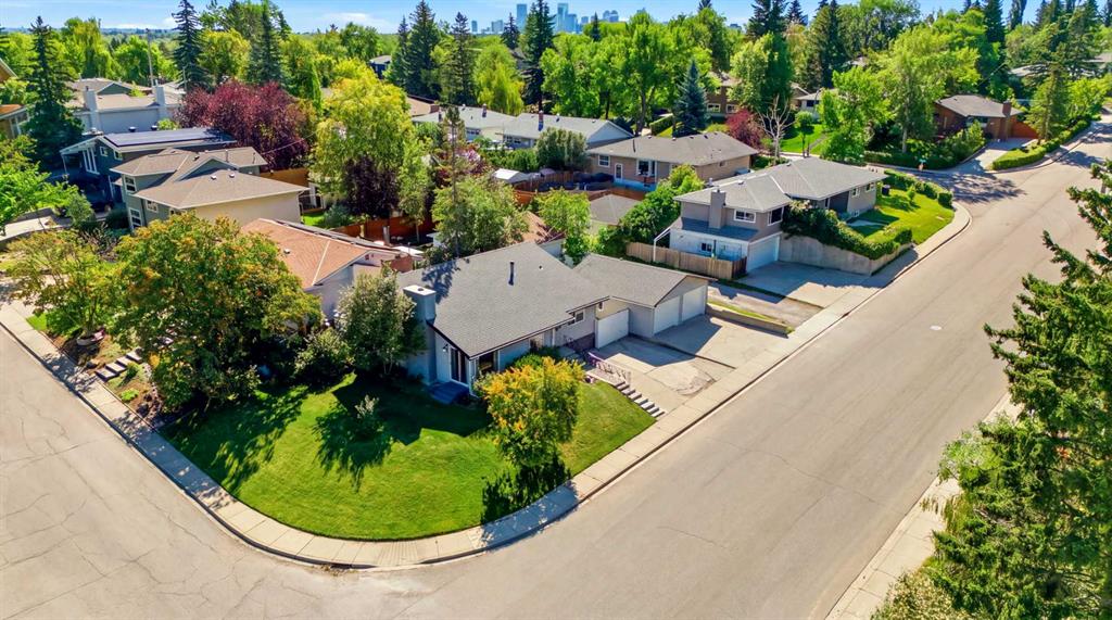 2445 Cherokee Drive NW, A2339116, Alberta,