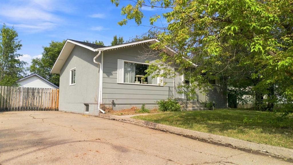 Third View of 9822 80 Avenue , Patterson Place, Grande Prairie, Alberta, T8V 3S5