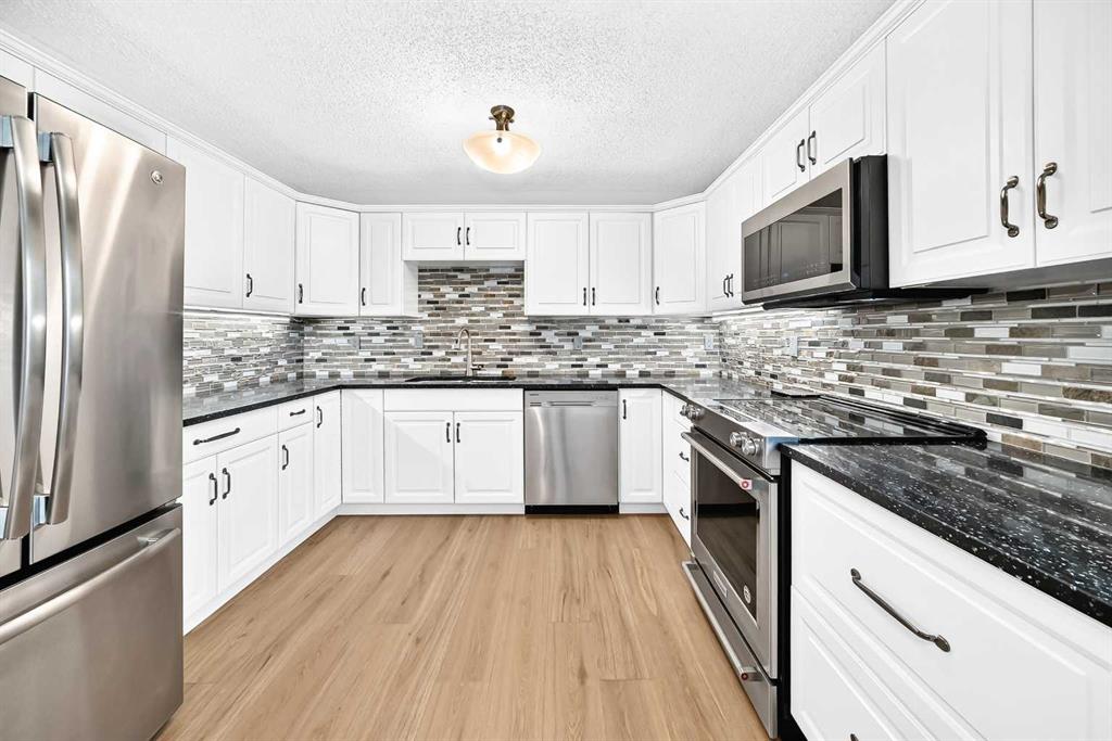 MLS® listing #115169918 for sale located at 8 Hawkfield Crescent NW