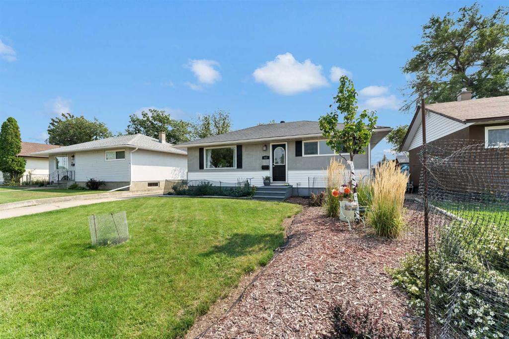 Third View of 117 14 Street NW, Northwest Crescent Heights, Medicine Hat, Alberta, T1A6R5