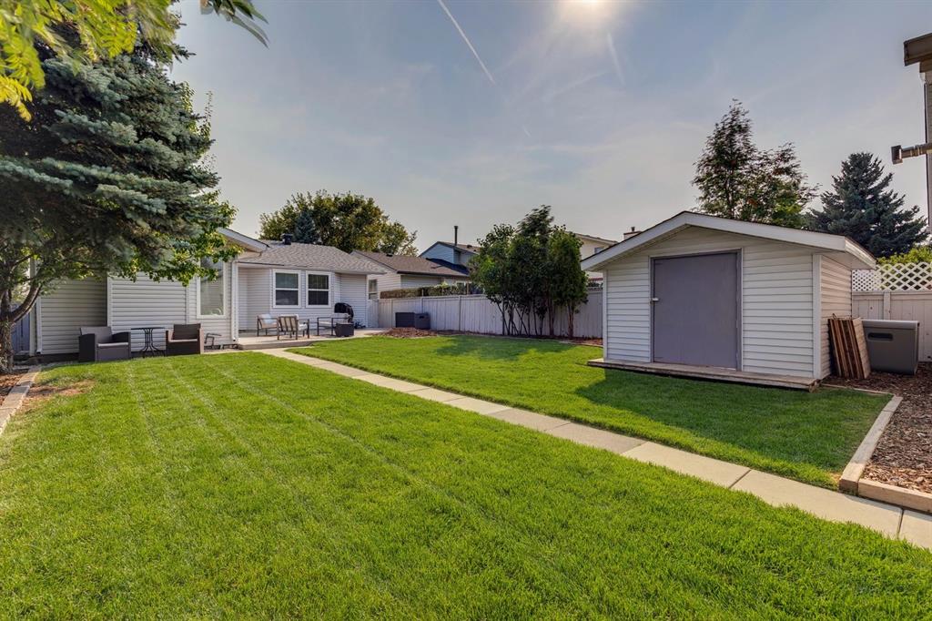 Fourth View of 92 Woodford Drive SW, Woodbine, Calgary, Alberta, T2W 4C3