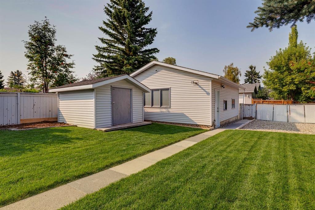 Fifth View of 92 Woodford Drive SW, Woodbine, Calgary, Alberta, T2W 4C3