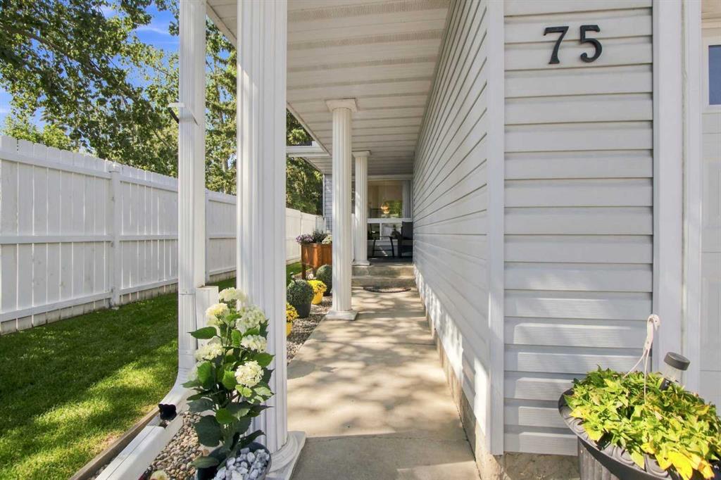 Fourth View of 75 Lincoln Manor E, Lincoln Park, Calgary, Alberta, T3E 7E3