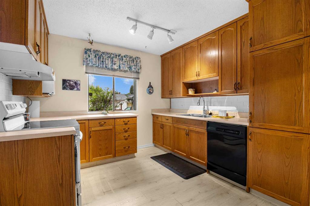 Fourth View of 39 Ogden Ave. Avenue , Oriole Park, Red Deer, Alberta, T4N 5B2