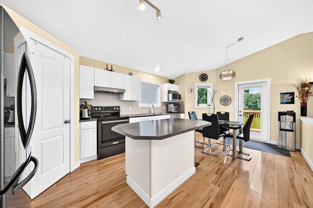 Third View of 50 Somerside Manor SW, Somerset, Calgary, Alberta, T2Y 3G4